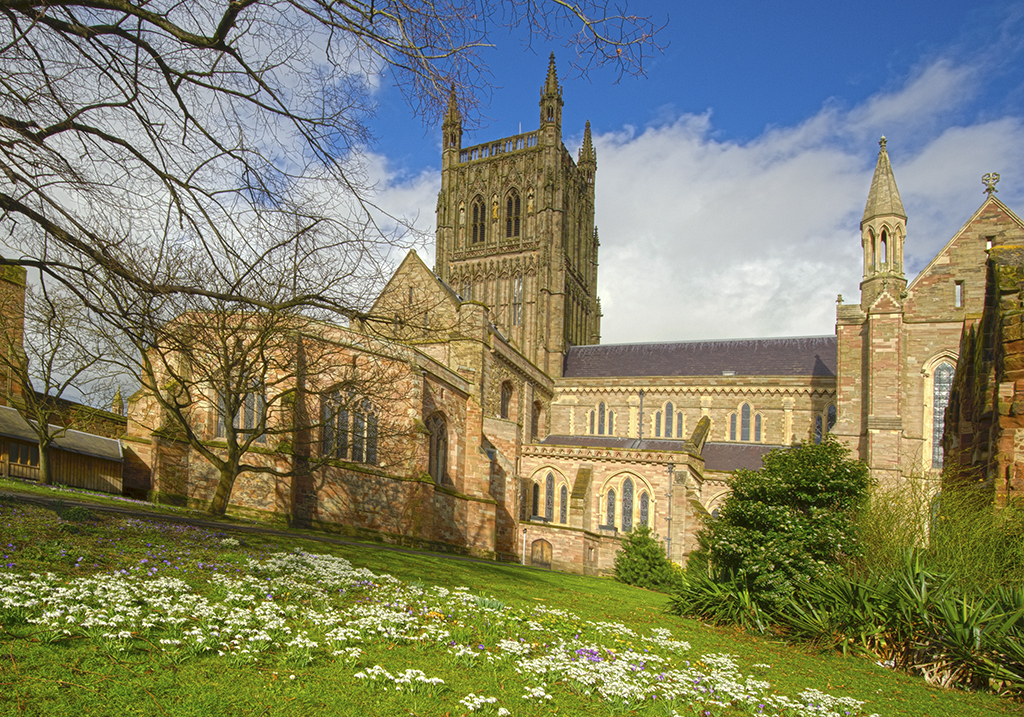 Worcester Gusten Garden with Snowdrops